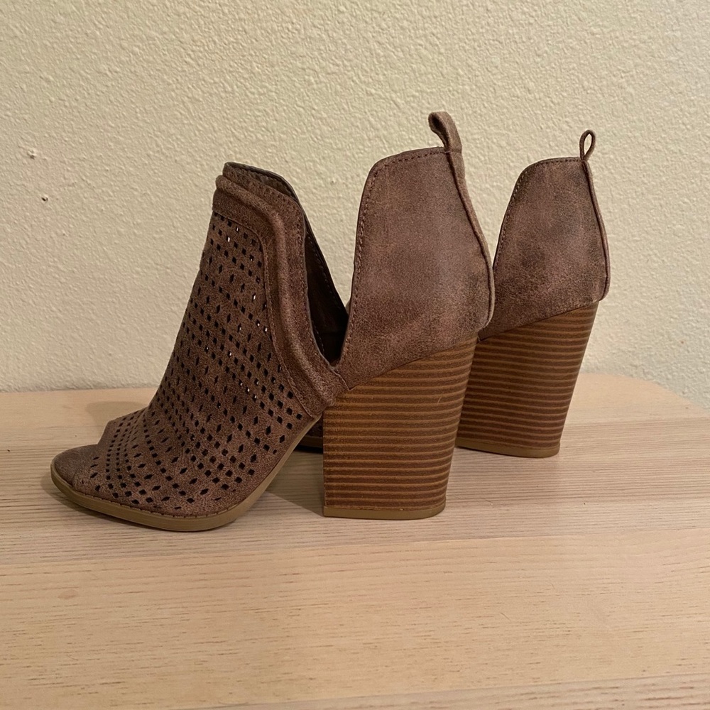 Size 8 Wedges